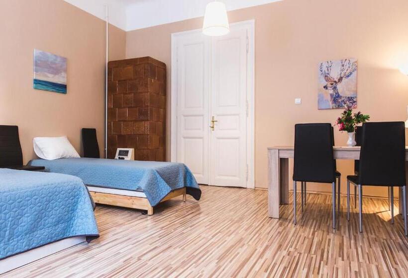 Апартаменты Deluxe 1 Спальня, East Station Private Rooms & Apartments