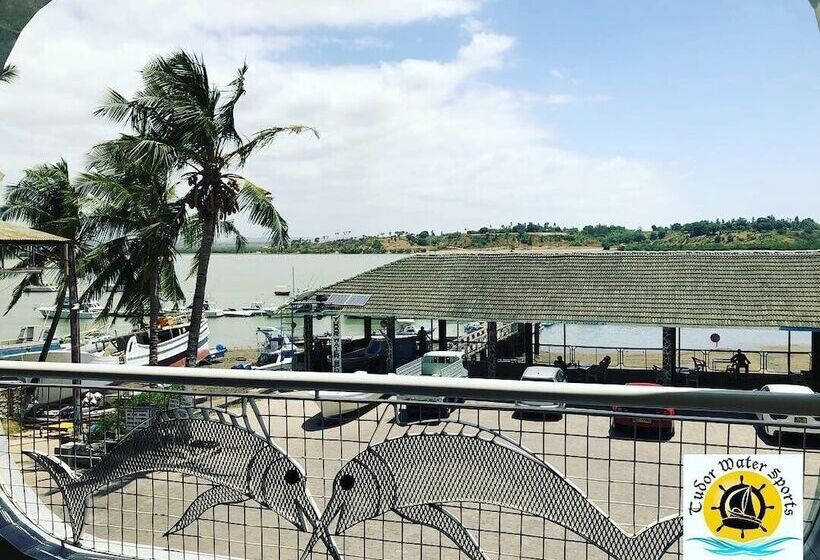 اتاق استاندارد, Tudor Water Sports
