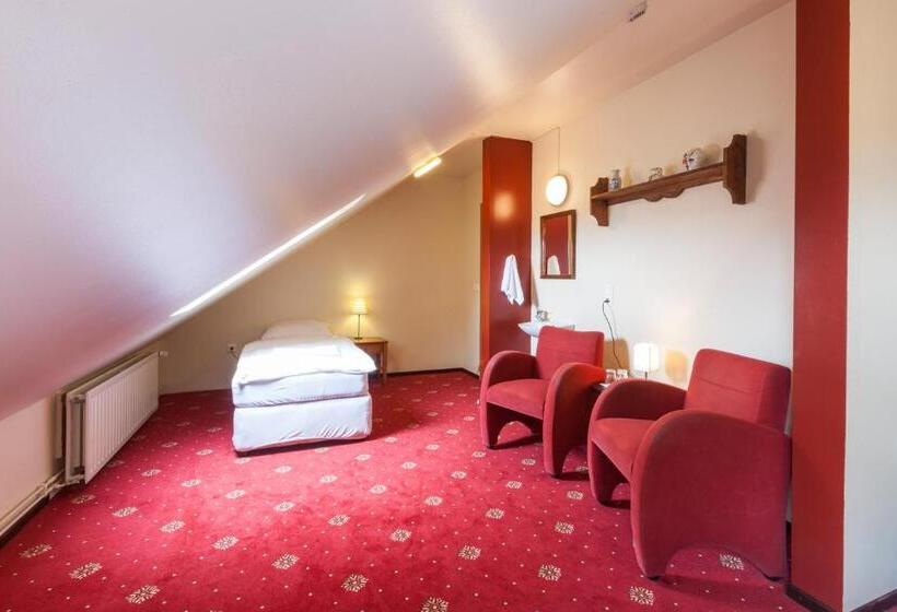 Standard Triple Room Shared Bathroom, Hafnarfjall