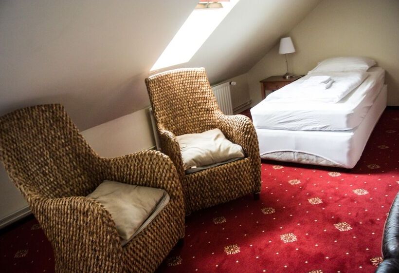 Standard Triple Room Shared Bathroom, Hafnarfjall