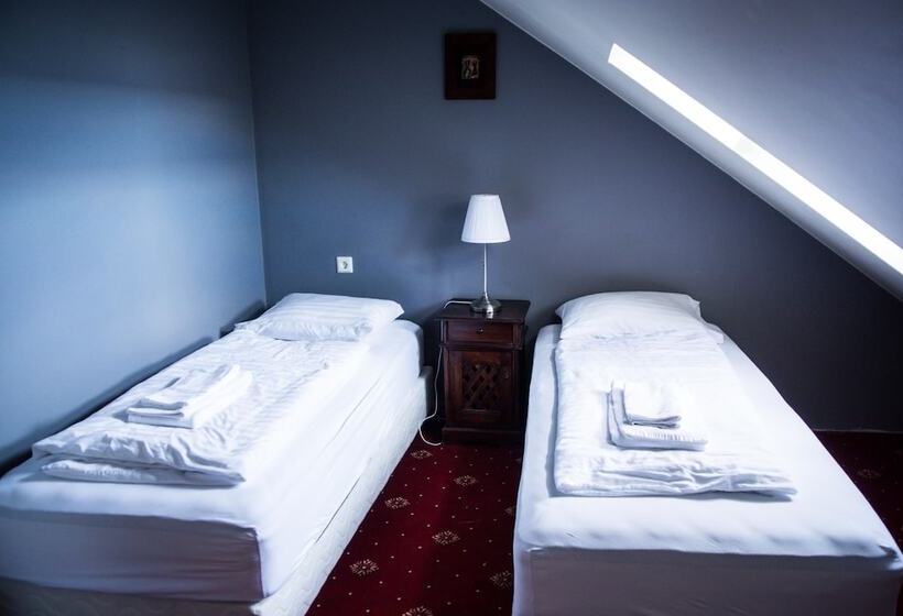 Standard Triple Room Shared Bathroom, Hafnarfjall