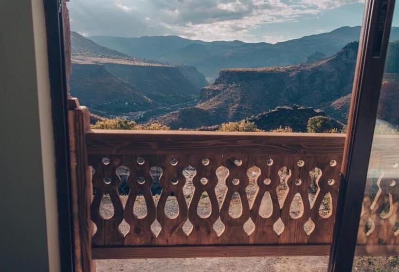 Номер Стандарт, Kefilyan Family