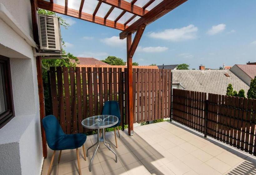 Suite with Terrace, Fényes Vinorium