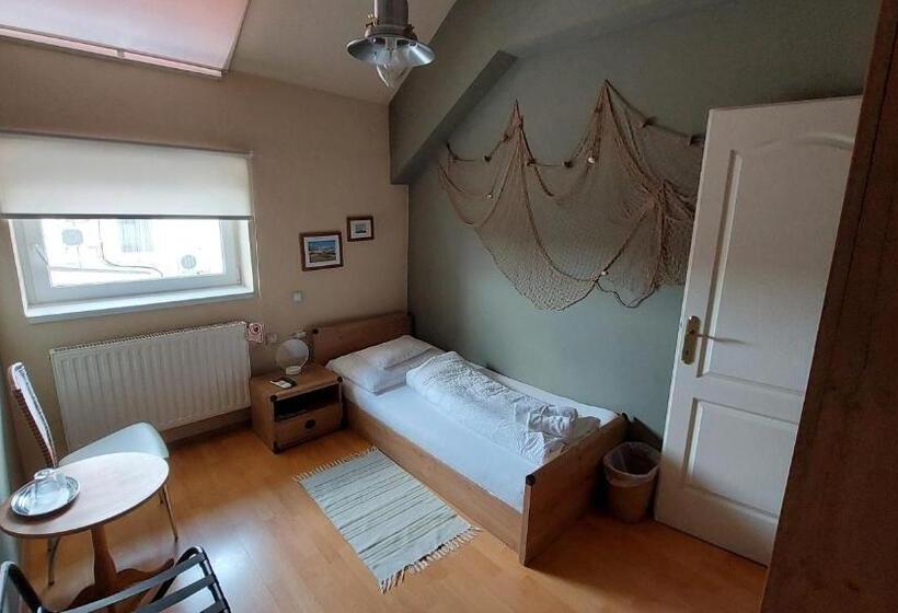 Habitación Estándar Individual, Oazis Panzió