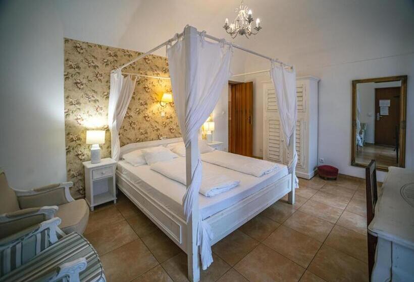 Superior Room, Régi Posta étterem és Fogadó
