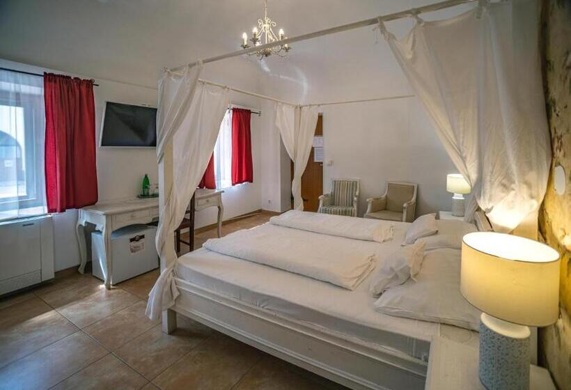 Superior Room, Régi Posta étterem és Fogadó