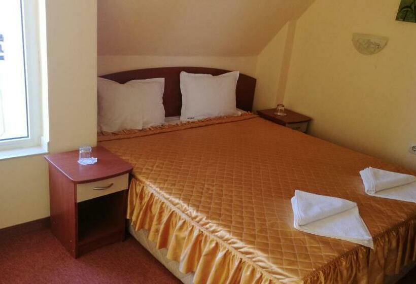 Номер Стандарт с Балконом, Family Hotel Mimosa