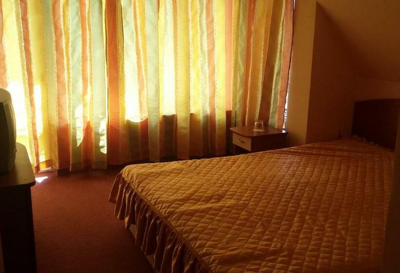 Quarto Estandar com Sacada, Family Hotel Mimosa