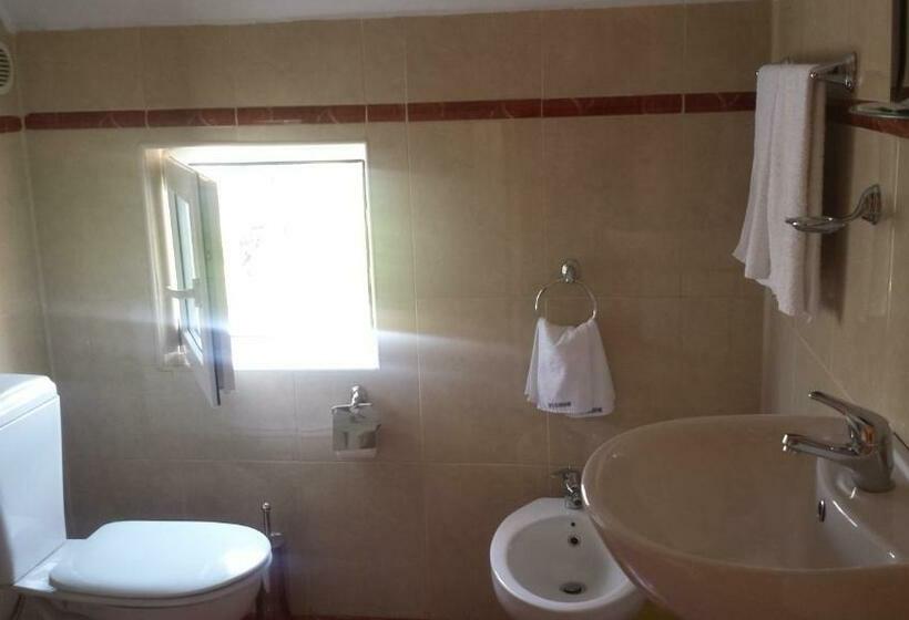 Quarto Estandar com Sacada, Family Hotel Mimosa