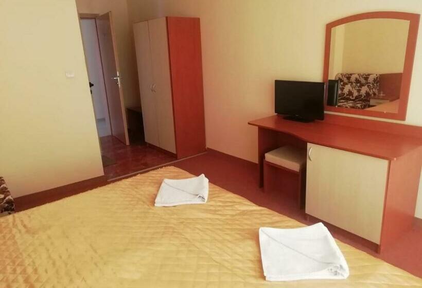 Номер Стандарт с Балконом, Family Hotel Mimosa