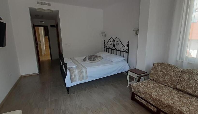 디럭스 룸, Family Hotel Rai