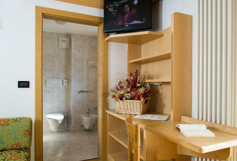 Номер Стандарт Трехместный, Dolomiten Hotel Irma