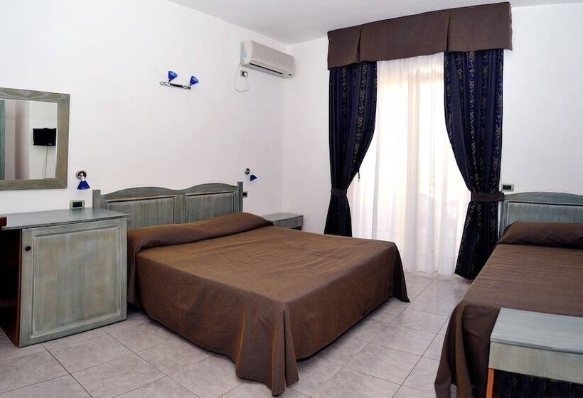 Трехместный Номер Базовый, La Villa