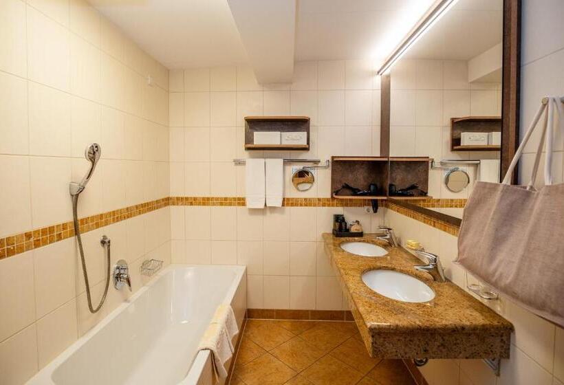 Люкс Кровать Кинг, Moseralm Dolomiti Spa Resort