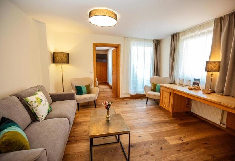 מיטת קינג בסוויטה, Moseralm Dolomiti Spa Resort