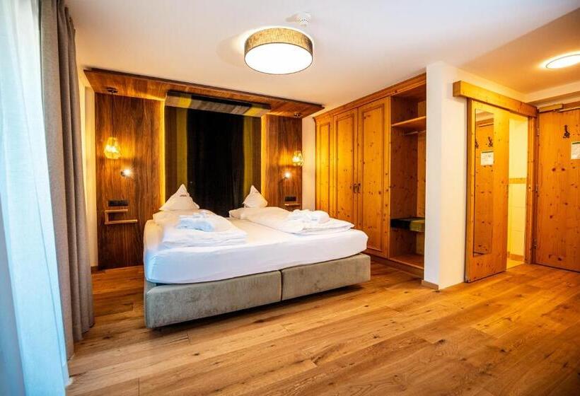 Люкс с Балконом, Moseralm Dolomiti Spa Resort