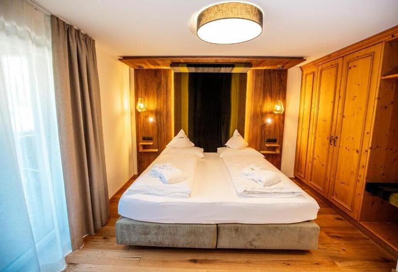 סוויטה עם מרפסת, Moseralm Dolomiti Spa Resort