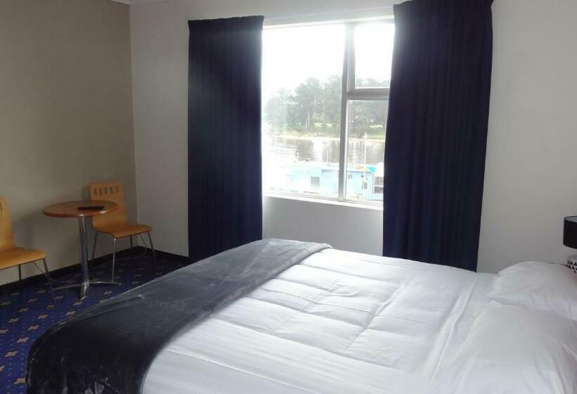 스위트 킹사이즈 침대, The Wharf Hotel Wynyard