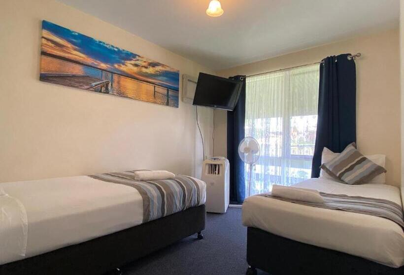 家庭间, Motel Kempsey