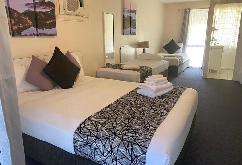 四人标准间, Motel Kempsey