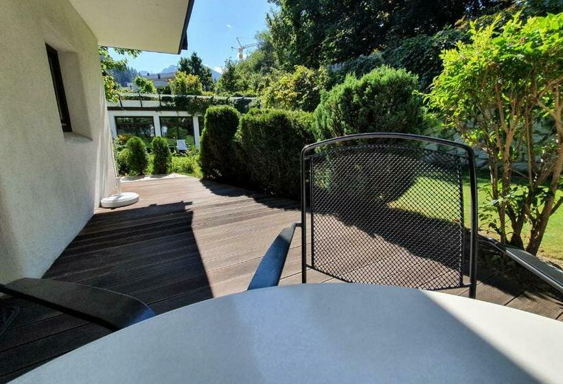 Студио Стандарт с Балконом, Residence Silvester