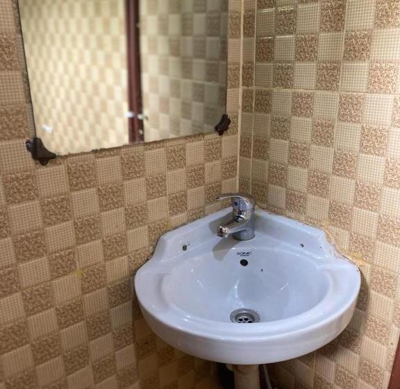 Номер Стандарт, Nzimano Hostel