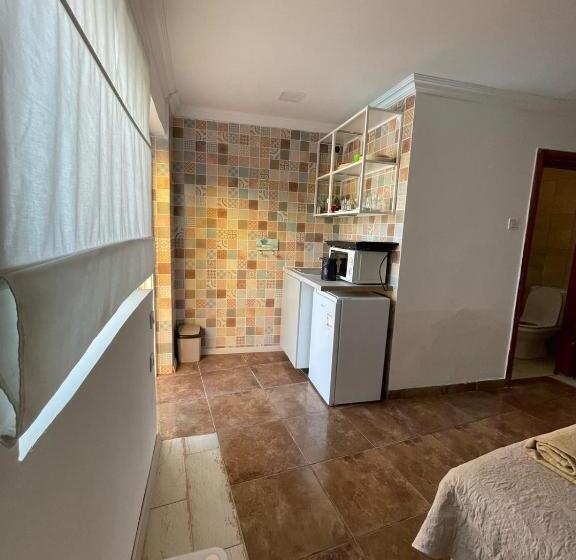 آپارتمان 1 خوابه با چشم‌انداز استخر, Yellow Villa With A Sea View
