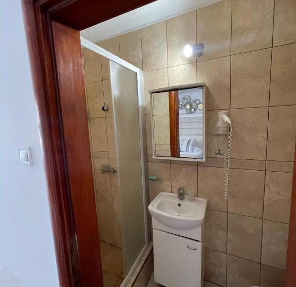 آپارتمان 1 خوابه با چشم‌انداز استخر, Yellow Villa With A Sea View