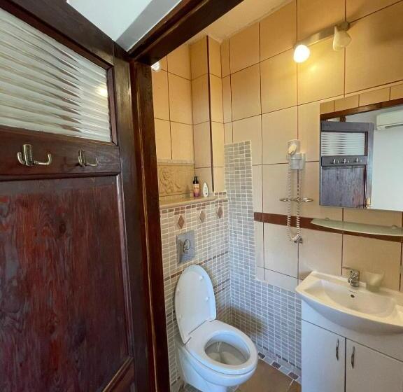 آپارتمان 1 خوابه با چشم‌انداز استخر, Yellow Villa With A Sea View