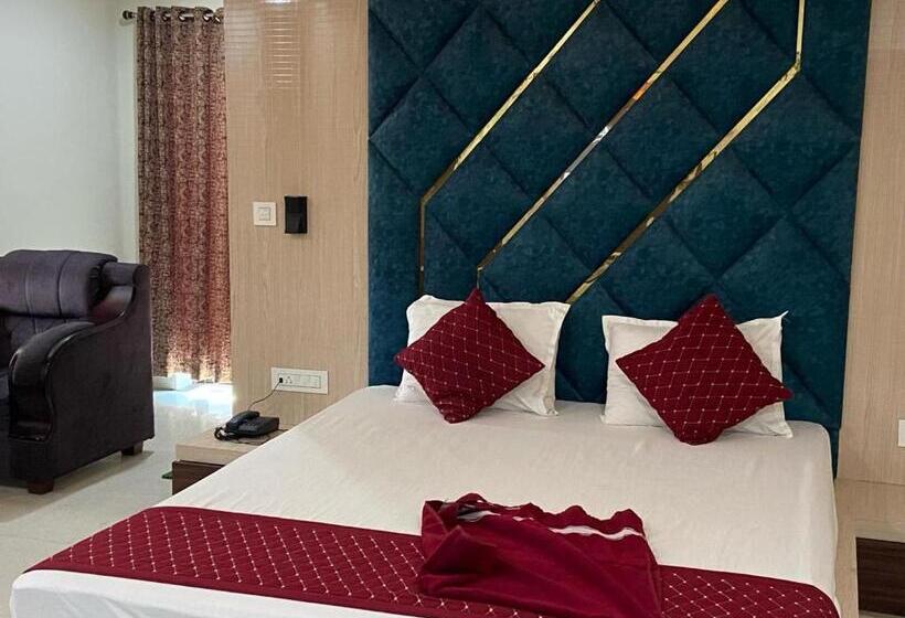 Номер Deluxe, The Grand Touch & The Royal Touch, New Digha ! Easygooroms