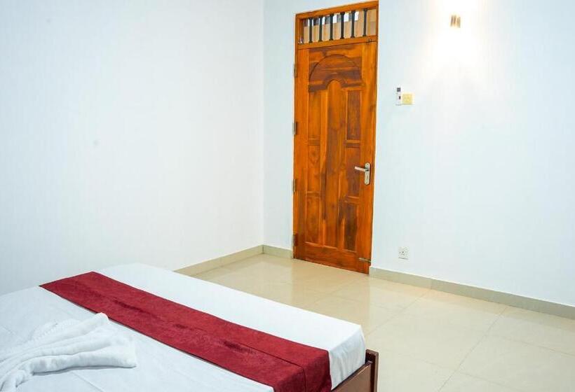 Номер Стандарт, Udawalawe Elegant Hostel