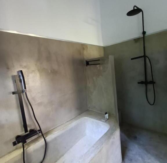 Family Suite, Lieu De Grace