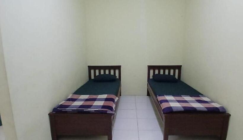 Номер Economy, Oyo 93861 Adinda Guest House Syariah