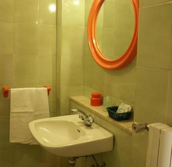 اتاق استاندارد یک نفره, Albergo Corona