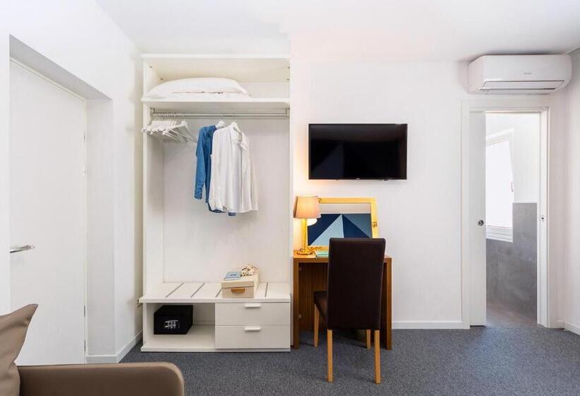 Quarto Estandar, Aurora