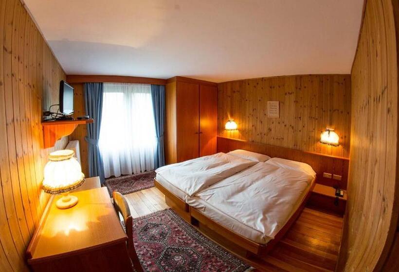 غرفة قياسية مزوَّدة بشُرفة, Gran Baita