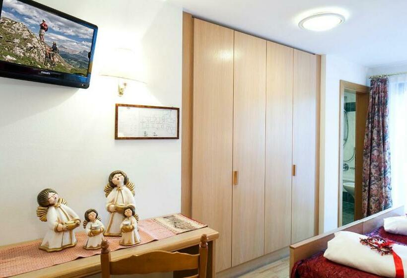 غرفة قياسية ثلاثية, Mountain Hotel Mezdì