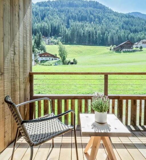 Студия Стандарт, Pra Palmer The Green B&b