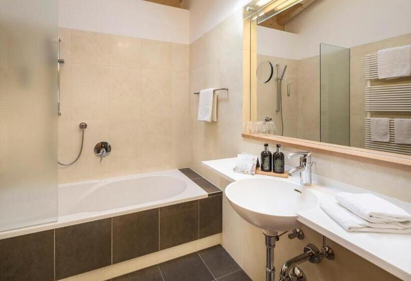 Полулюкс, Pra Palmer The Green B&b