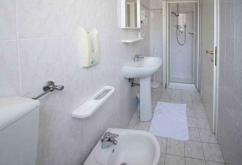 اتاق استاندارد سه نفره, Villa Giada