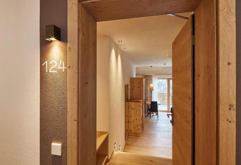 Номер Стандарт с Балконом, Mountain Hotel Mezdì