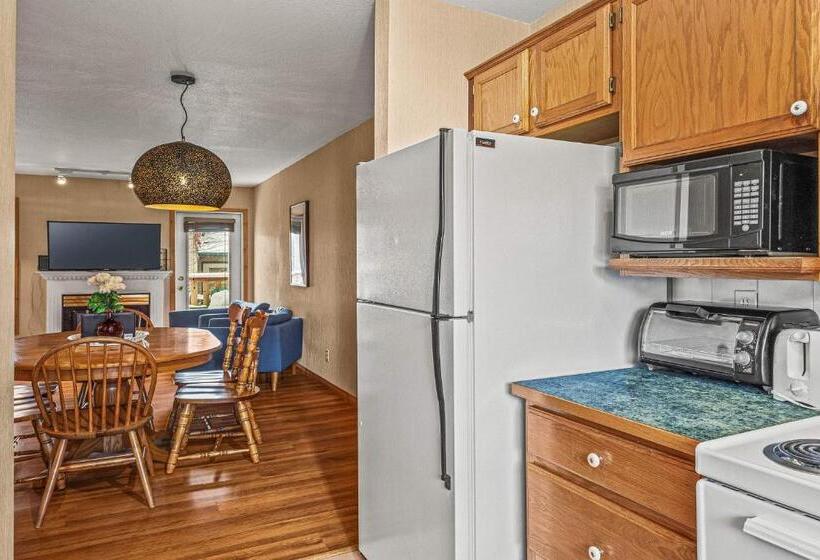 Quarto Familiar, Bow Valley Chalets Entire 2 Bedrooms Townhouse