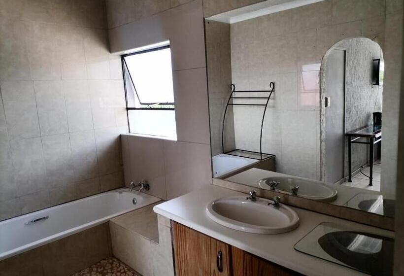 Семейный Номер, Eeufees Guesthouse