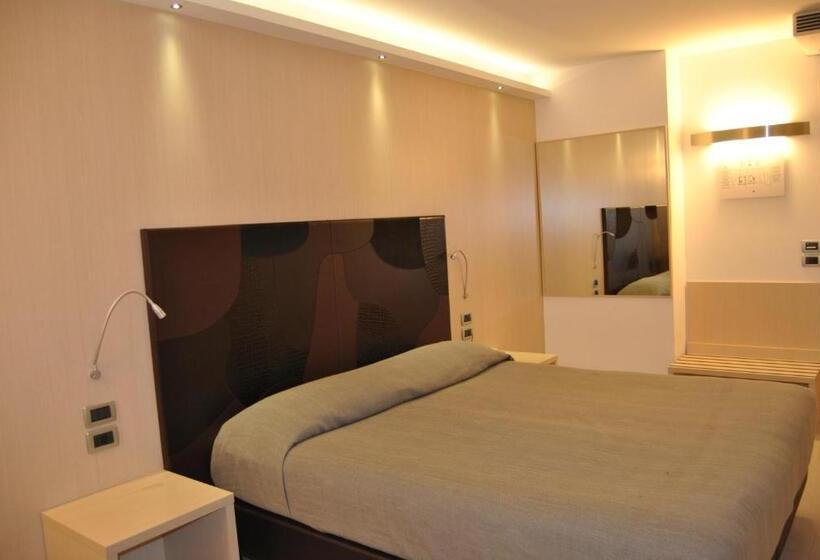 آپارتمان یک خوابه با دری مشترک که هال را جدا می کند., Residence Ristorante Ramandolo