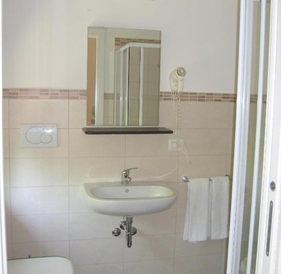 Quarto Triplo Estandar, Tiziana