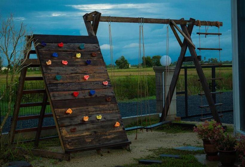 Семейный Номер, Country Road Homestay