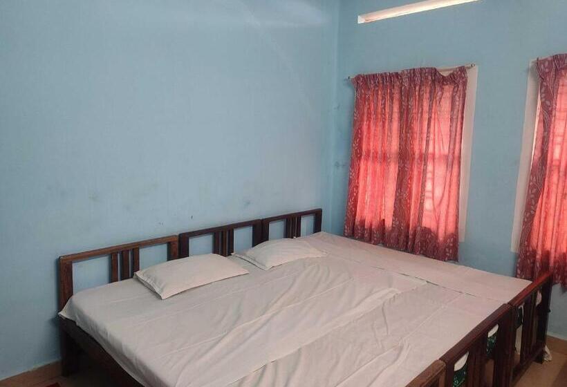 Номер Стандарт, Spot On Neela Tourist Home