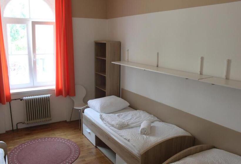 اتاق استاندارد یک تخته با سرویس بهداشتی مشترک, C   Punkt Hostel
