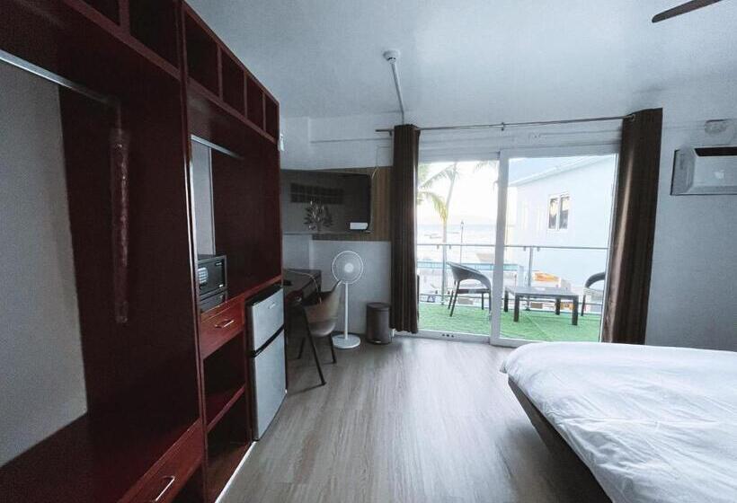 Номер Deluxe Кровать Кинг, Montani Beach Resort Puerto Galera Powered By Cocotel