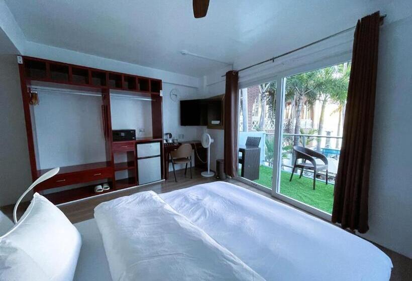 Номер Deluxe Кровать Кинг, Montani Beach Resort Puerto Galera Powered By Cocotel